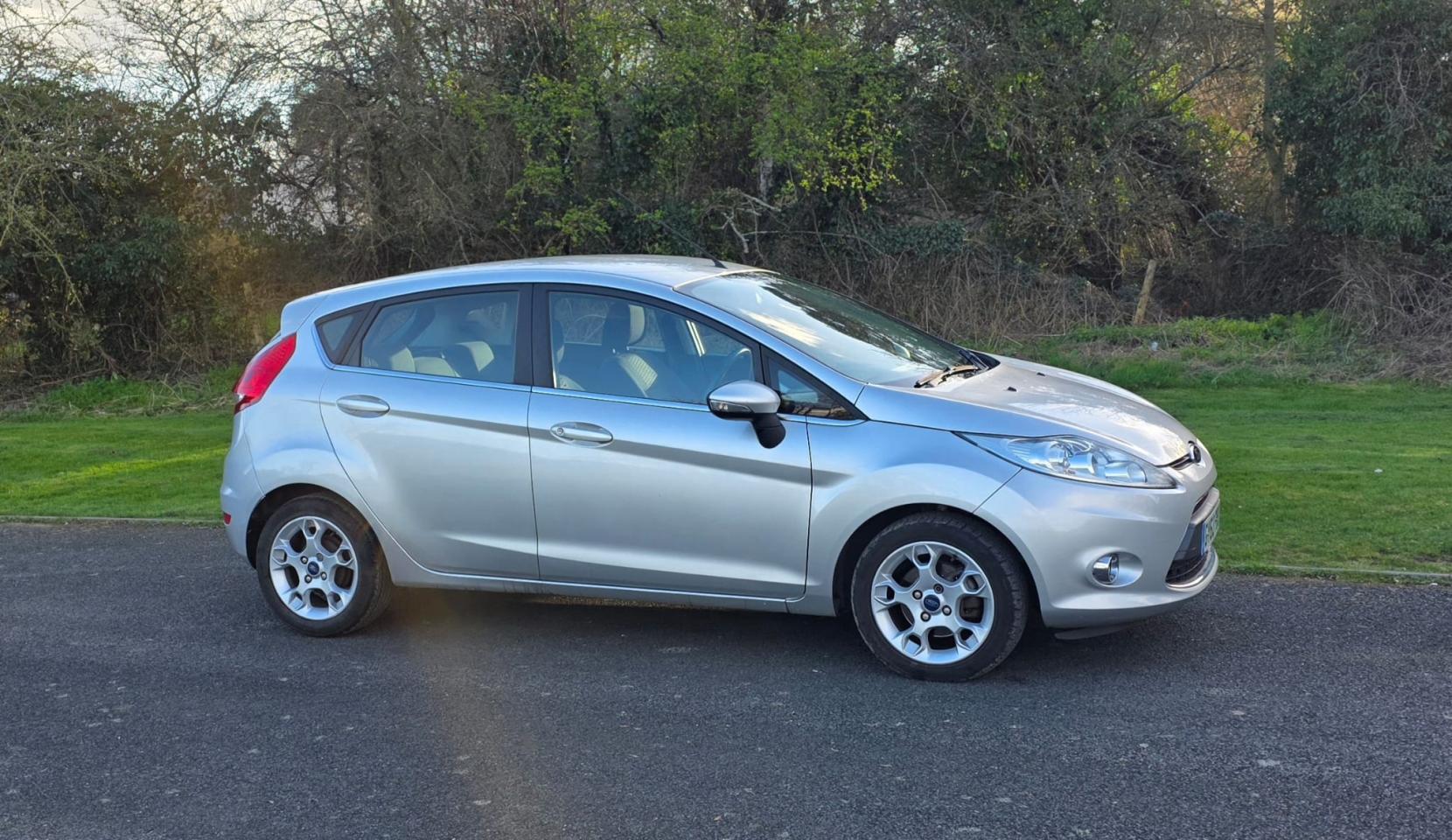 Ford Fiesta 1.4 Zetec Hatchback 5dr Petrol Automatic (154 g/km, 94 bhp)