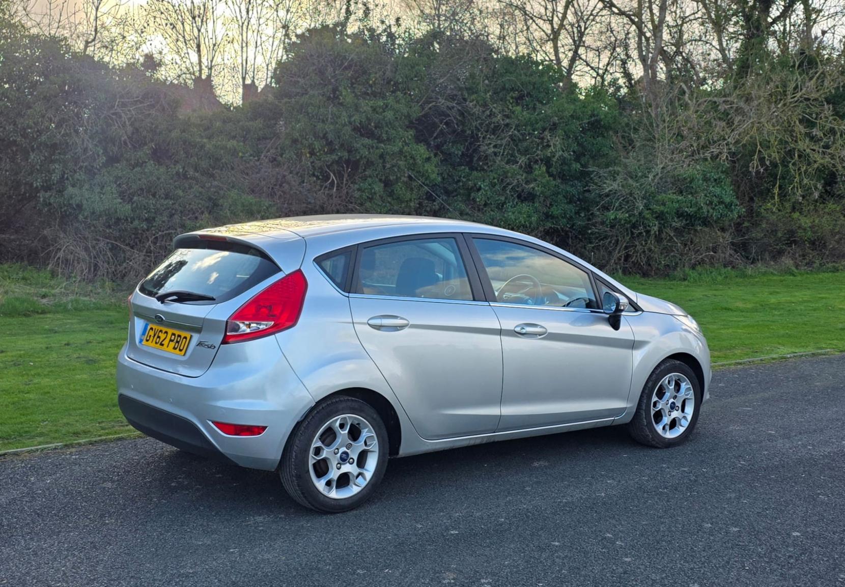 Ford Fiesta 1.4 Zetec Hatchback 5dr Petrol Automatic (154 g/km, 94 bhp)