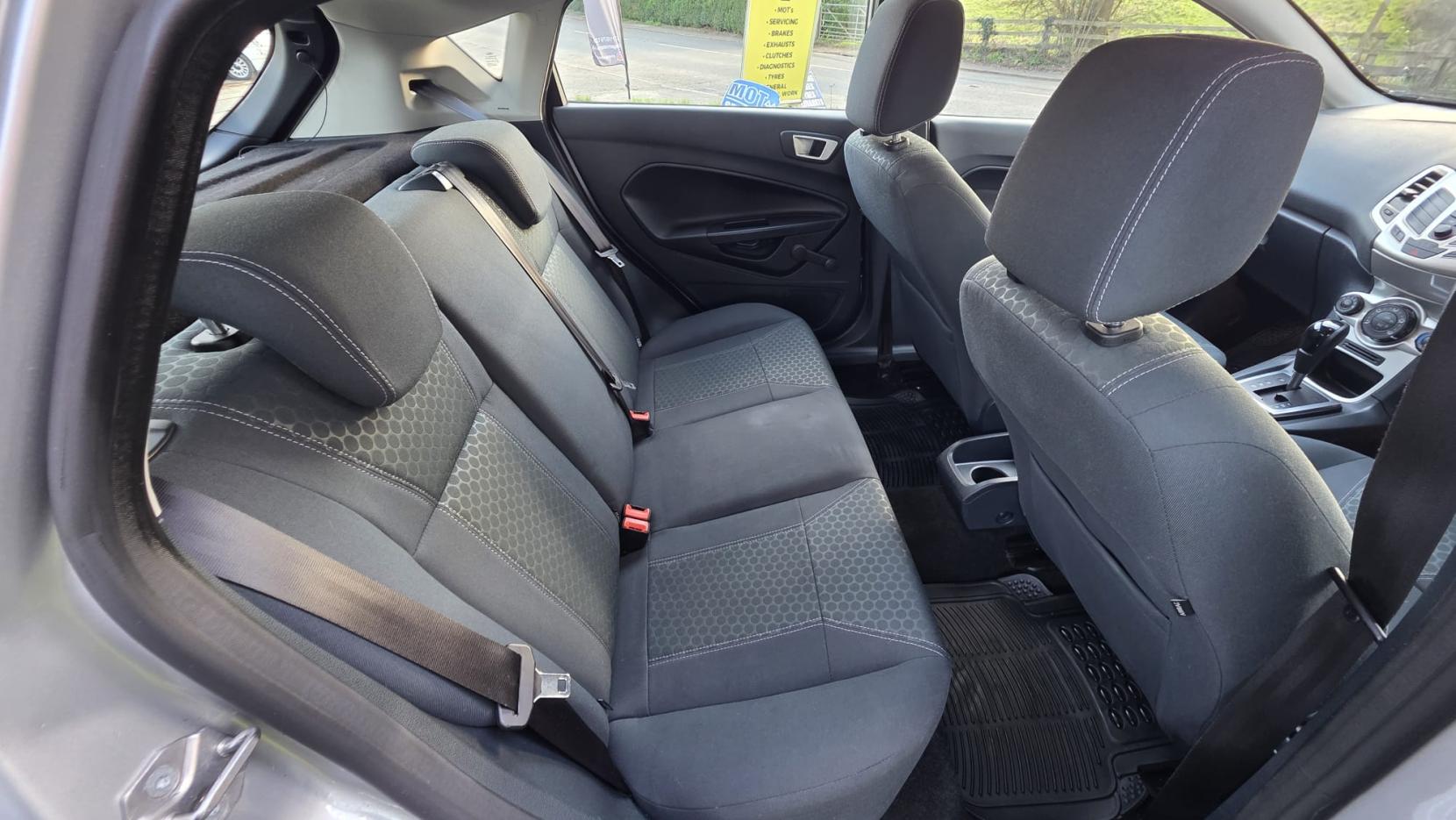 Ford Fiesta 1.4 Zetec Hatchback 5dr Petrol Automatic (154 g/km, 94 bhp)