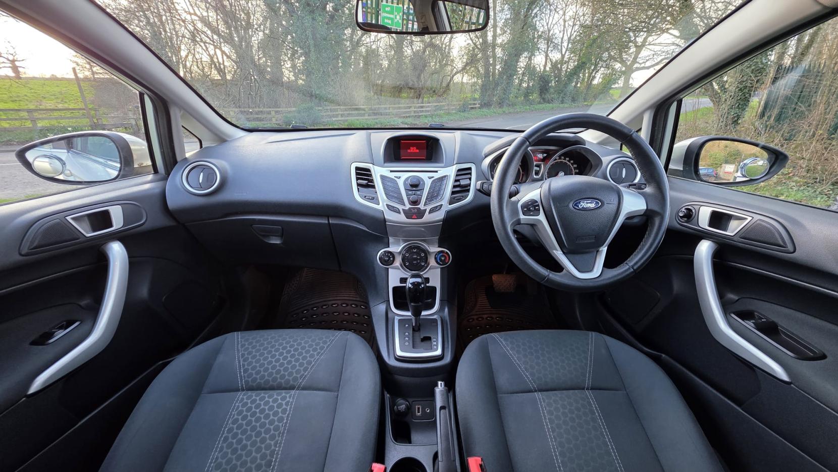 Ford Fiesta 1.4 Zetec Hatchback 5dr Petrol Automatic (154 g/km, 94 bhp)