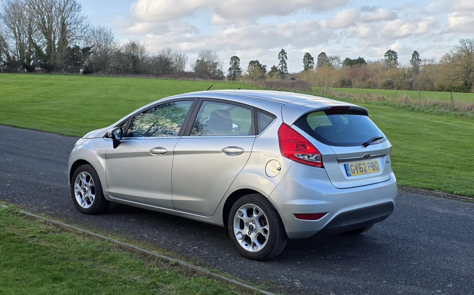 Ford Fiesta 1.4 Zetec Hatchback 5dr Petrol Automatic (154 g/km, 94 bhp)