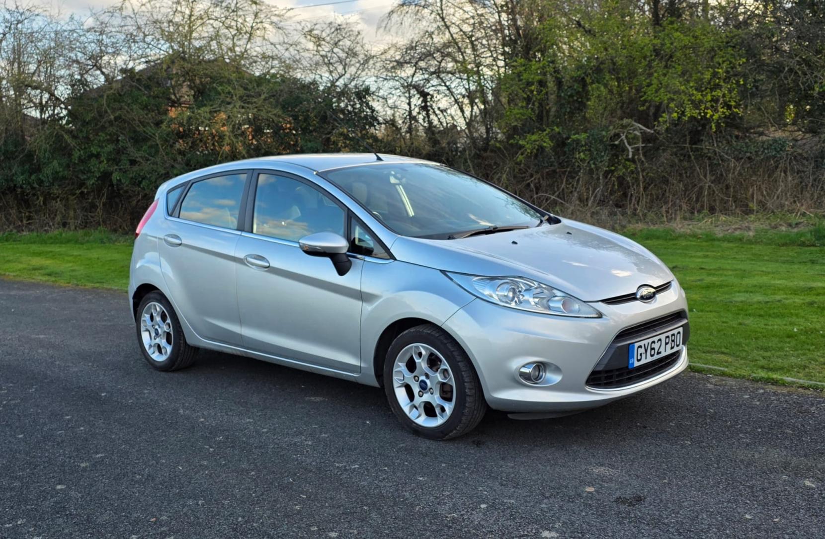 Ford Fiesta 1.4 Zetec Hatchback 5dr Petrol Automatic (154 g/km, 94 bhp)