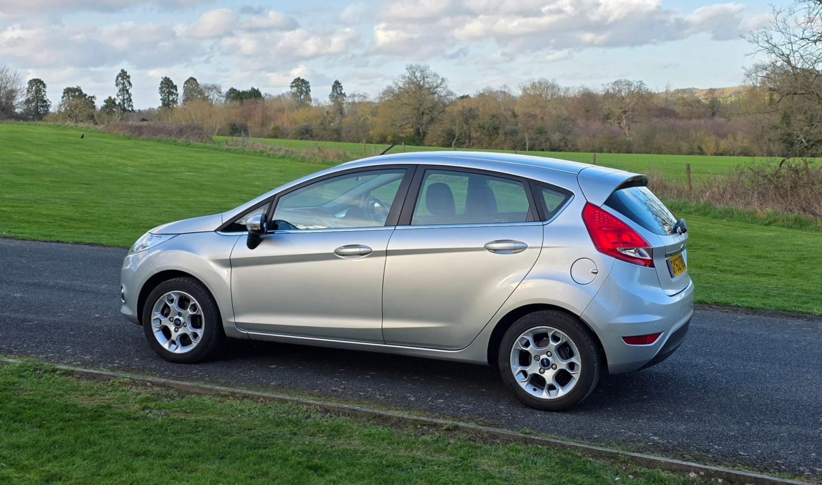 Ford Fiesta 1.4 Zetec Hatchback 5dr Petrol Automatic (154 g/km, 94 bhp)