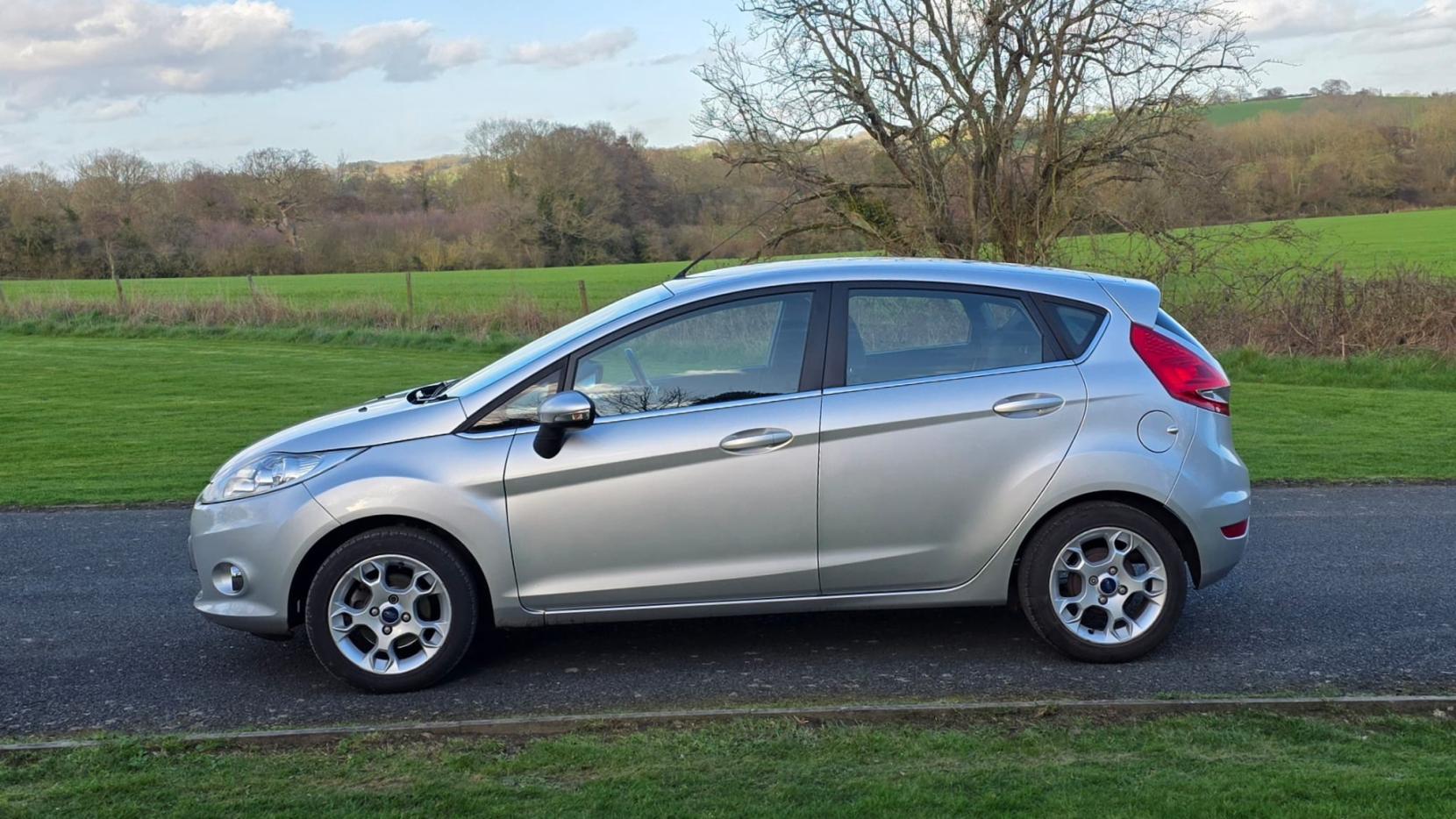 Ford Fiesta 1.4 Zetec Hatchback 5dr Petrol Automatic (154 g/km, 94 bhp)