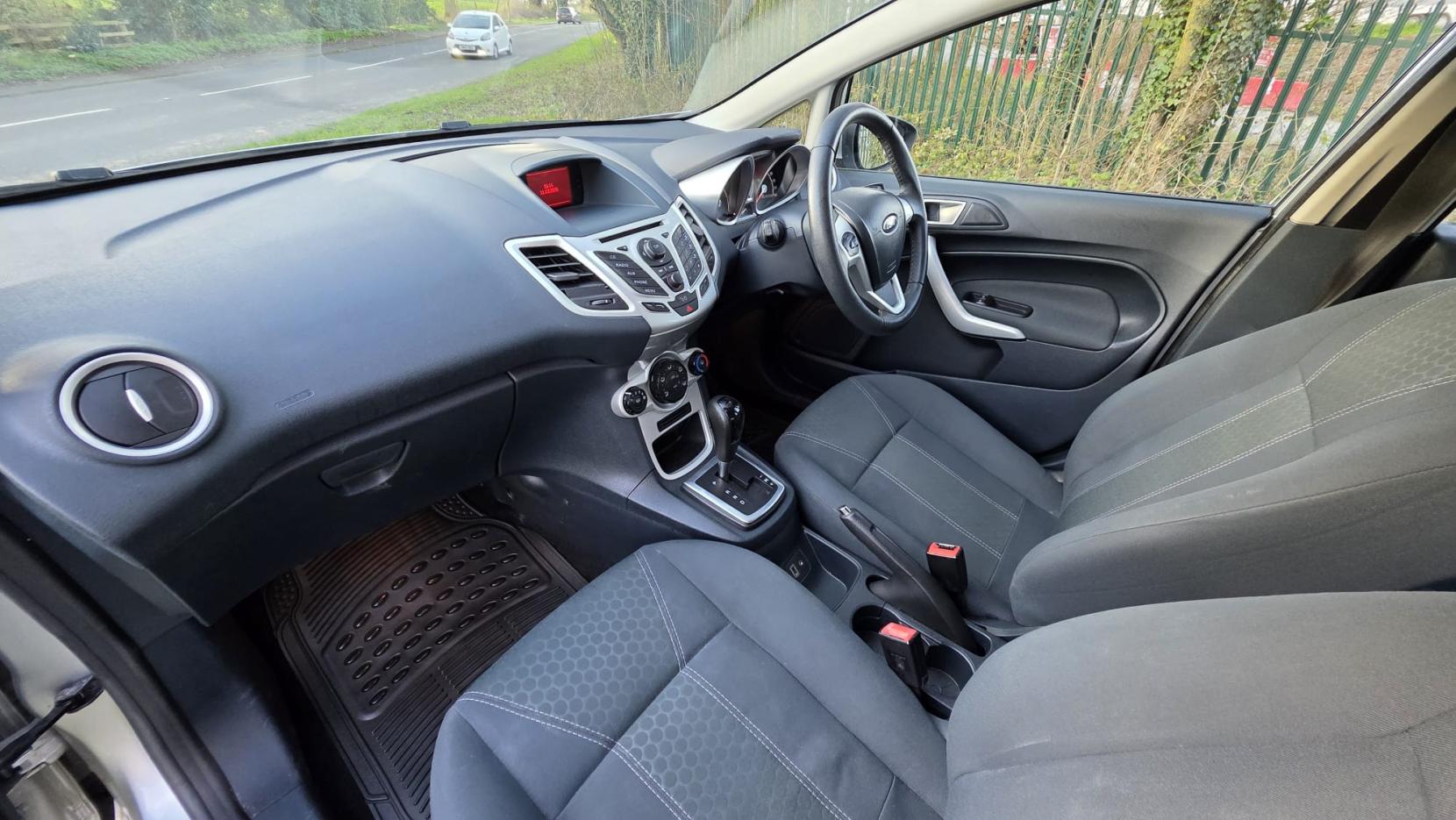 Ford Fiesta 1.4 Zetec Hatchback 5dr Petrol Automatic (154 g/km, 94 bhp)