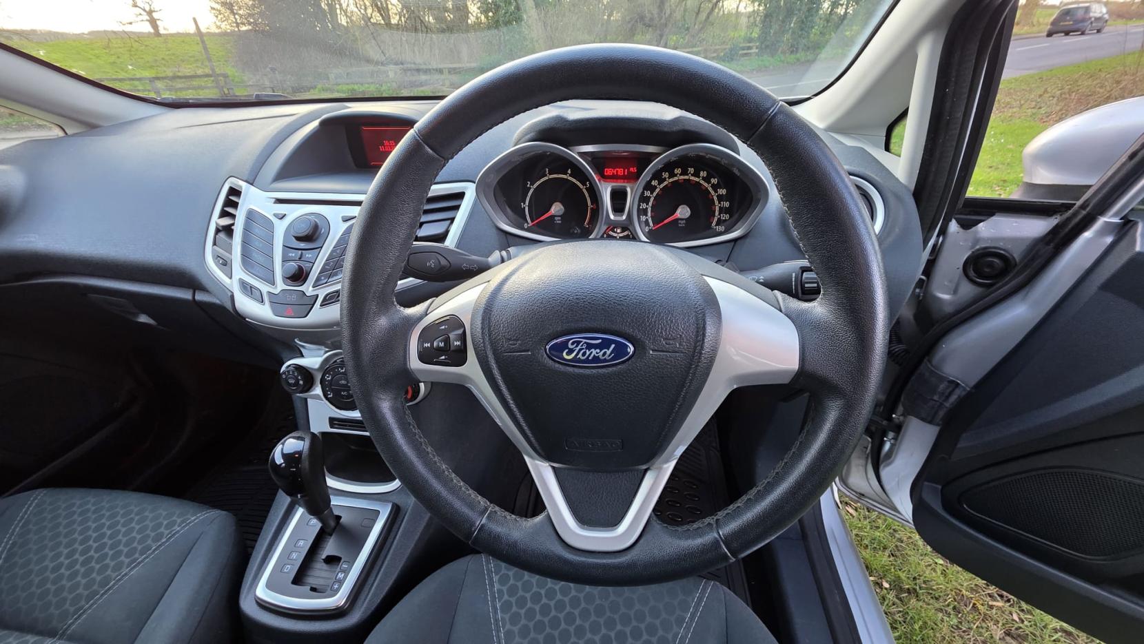 Ford Fiesta 1.4 Zetec Hatchback 5dr Petrol Automatic (154 g/km, 94 bhp)