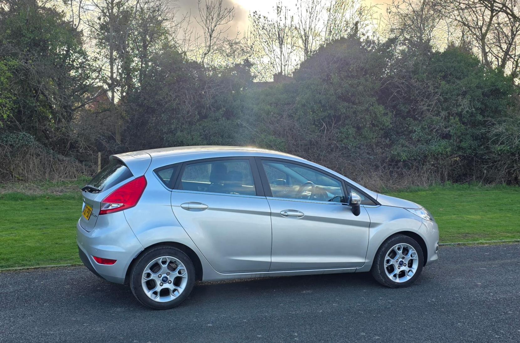 Ford Fiesta 1.4 Zetec Hatchback 5dr Petrol Automatic (154 g/km, 94 bhp)