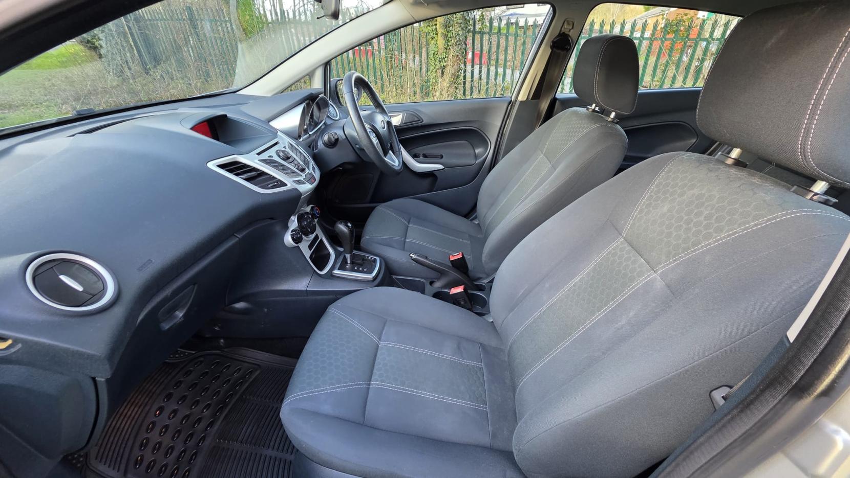 Ford Fiesta 1.4 Zetec Hatchback 5dr Petrol Automatic (154 g/km, 94 bhp)