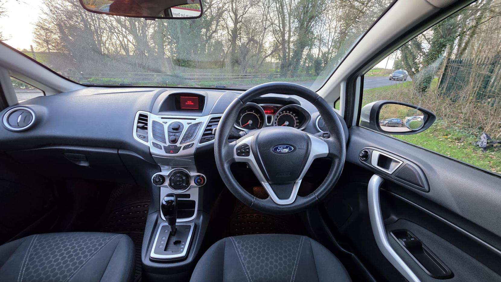 Ford Fiesta 1.4 Zetec Hatchback 5dr Petrol Automatic (154 g/km, 94 bhp)