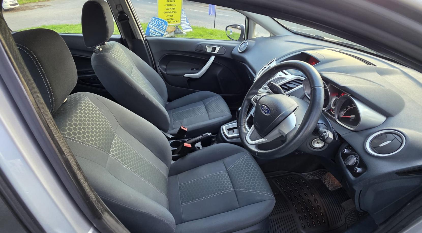 Ford Fiesta 1.4 Zetec Hatchback 5dr Petrol Automatic (154 g/km, 94 bhp)