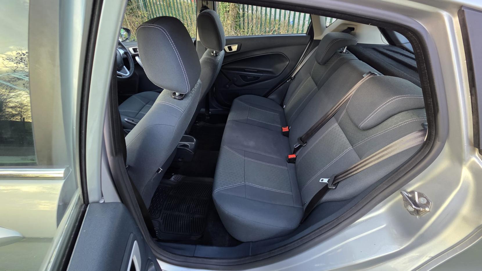 Ford Fiesta 1.4 Zetec Hatchback 5dr Petrol Automatic (154 g/km, 94 bhp)