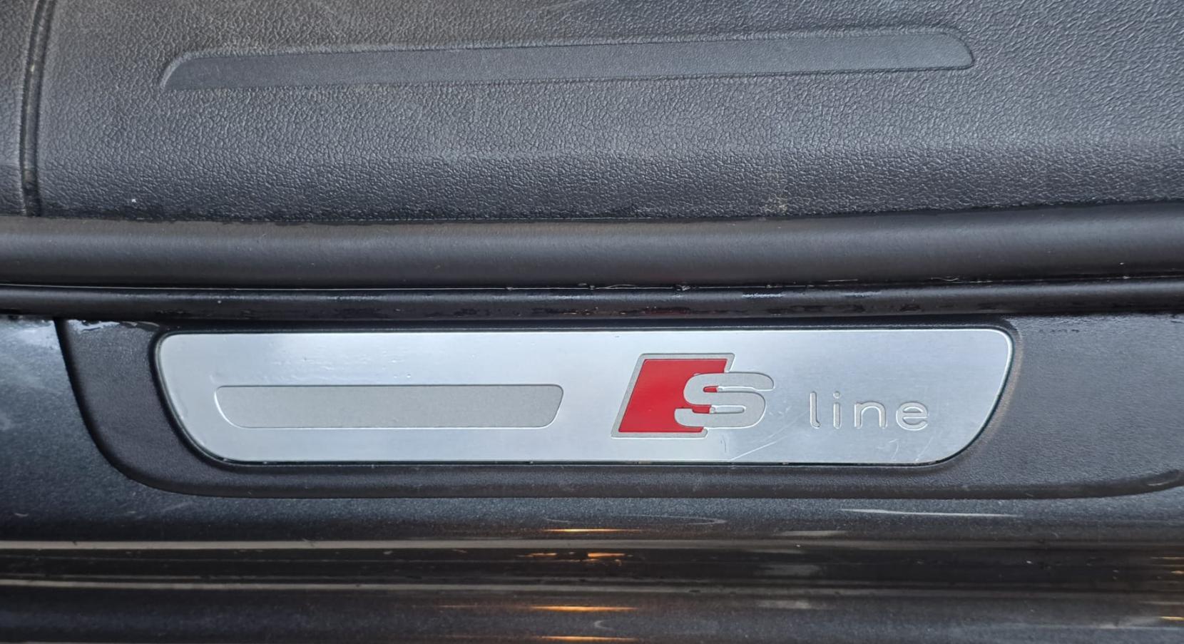 Audi A4 Avant 3.0 TDI V6 Black Edition Estate 5dr Diesel S Tronic quattro Euro 5 (s/s) (245 ps)