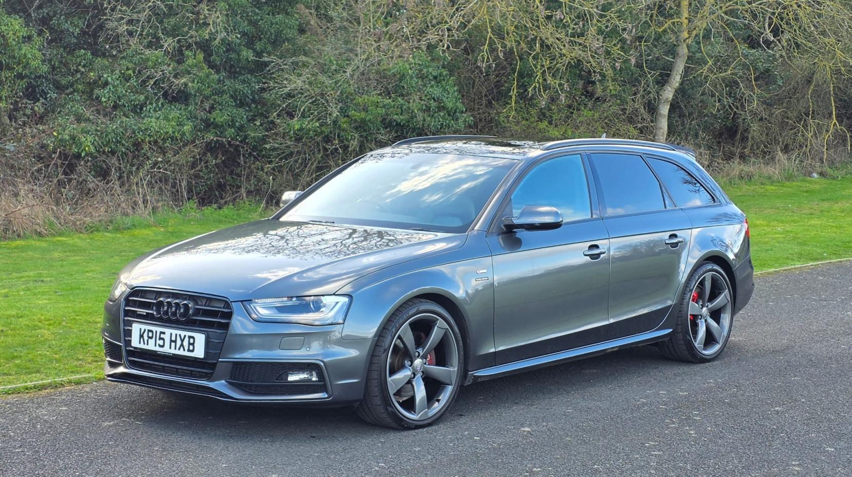 Audi A4 Avant 3.0 TDI V6 Black Edition Estate 5dr Diesel S Tronic quattro Euro 5 (s/s) (245 ps)