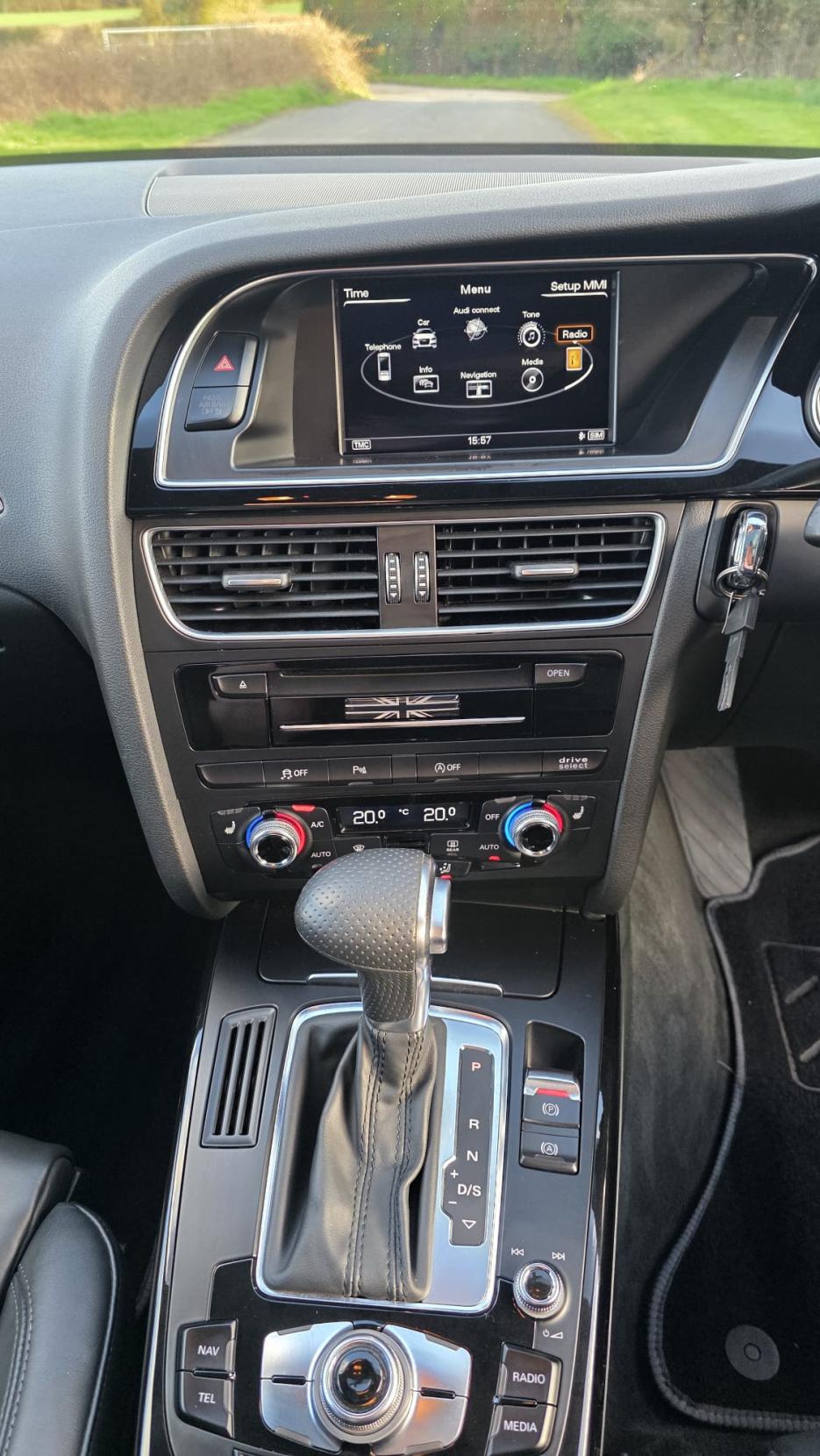 Audi A4 Avant 3.0 TDI V6 Black Edition Estate 5dr Diesel S Tronic quattro Euro 5 (s/s) (245 ps)