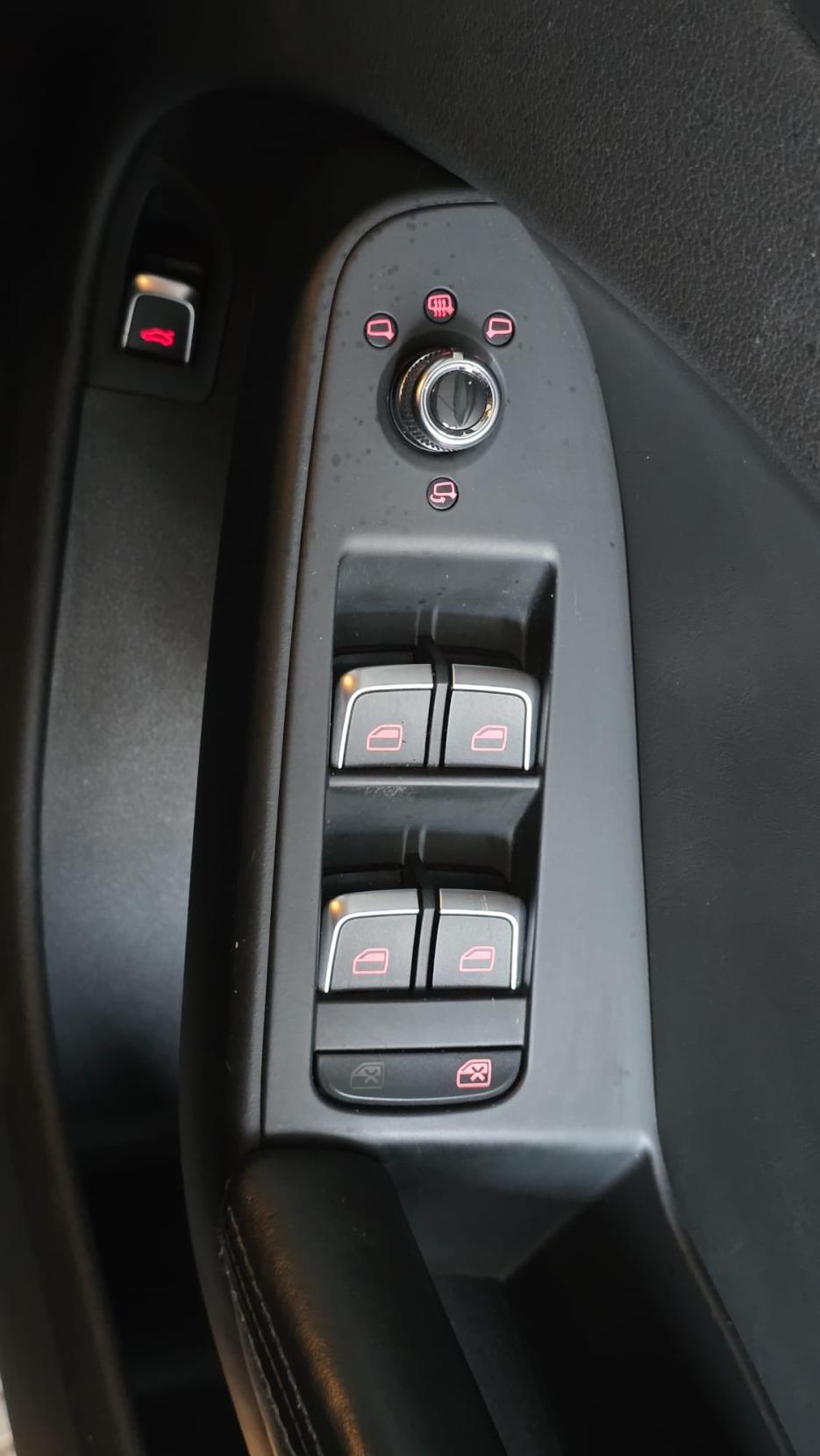 Audi A4 Avant 3.0 TDI V6 Black Edition Estate 5dr Diesel S Tronic quattro Euro 5 (s/s) (245 ps)