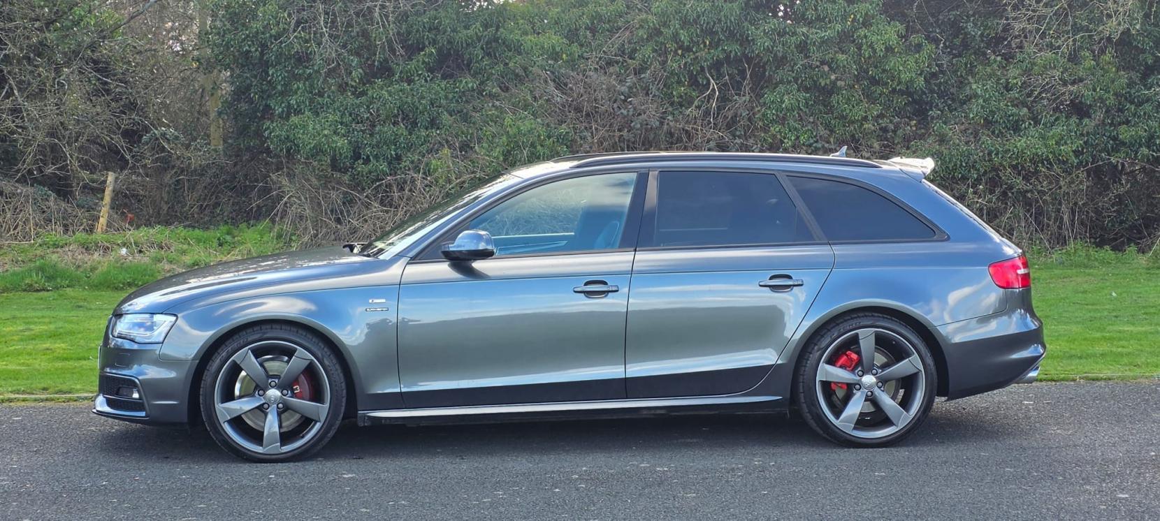 Audi A4 Avant 3.0 TDI V6 Black Edition Estate 5dr Diesel S Tronic quattro Euro 5 (s/s) (245 ps)