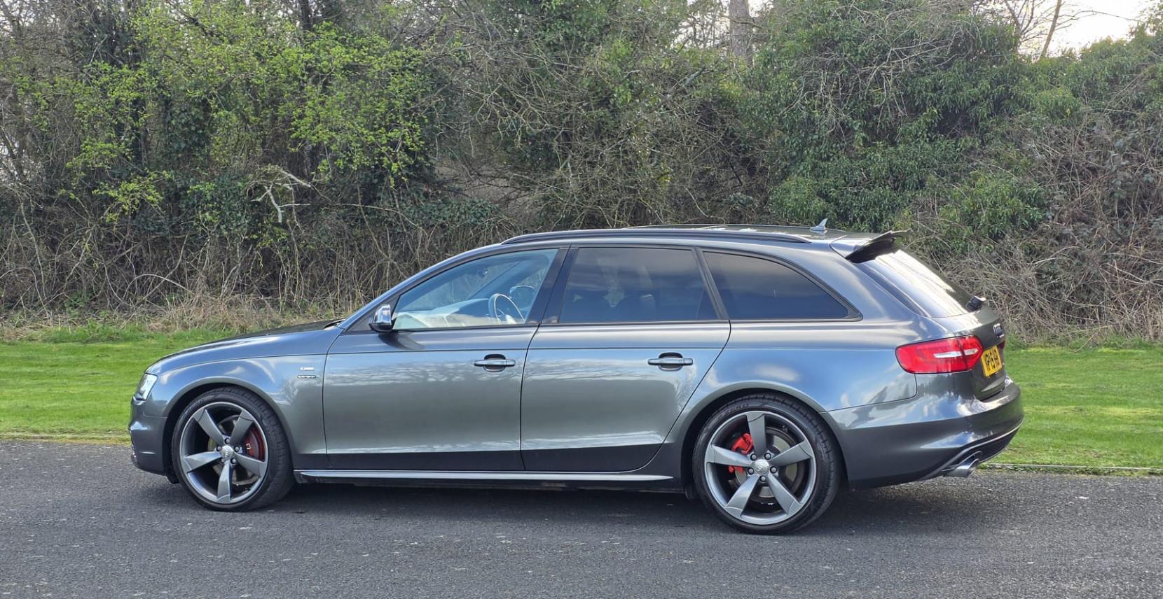 Audi A4 Avant 3.0 TDI V6 Black Edition Estate 5dr Diesel S Tronic quattro Euro 5 (s/s) (245 ps)