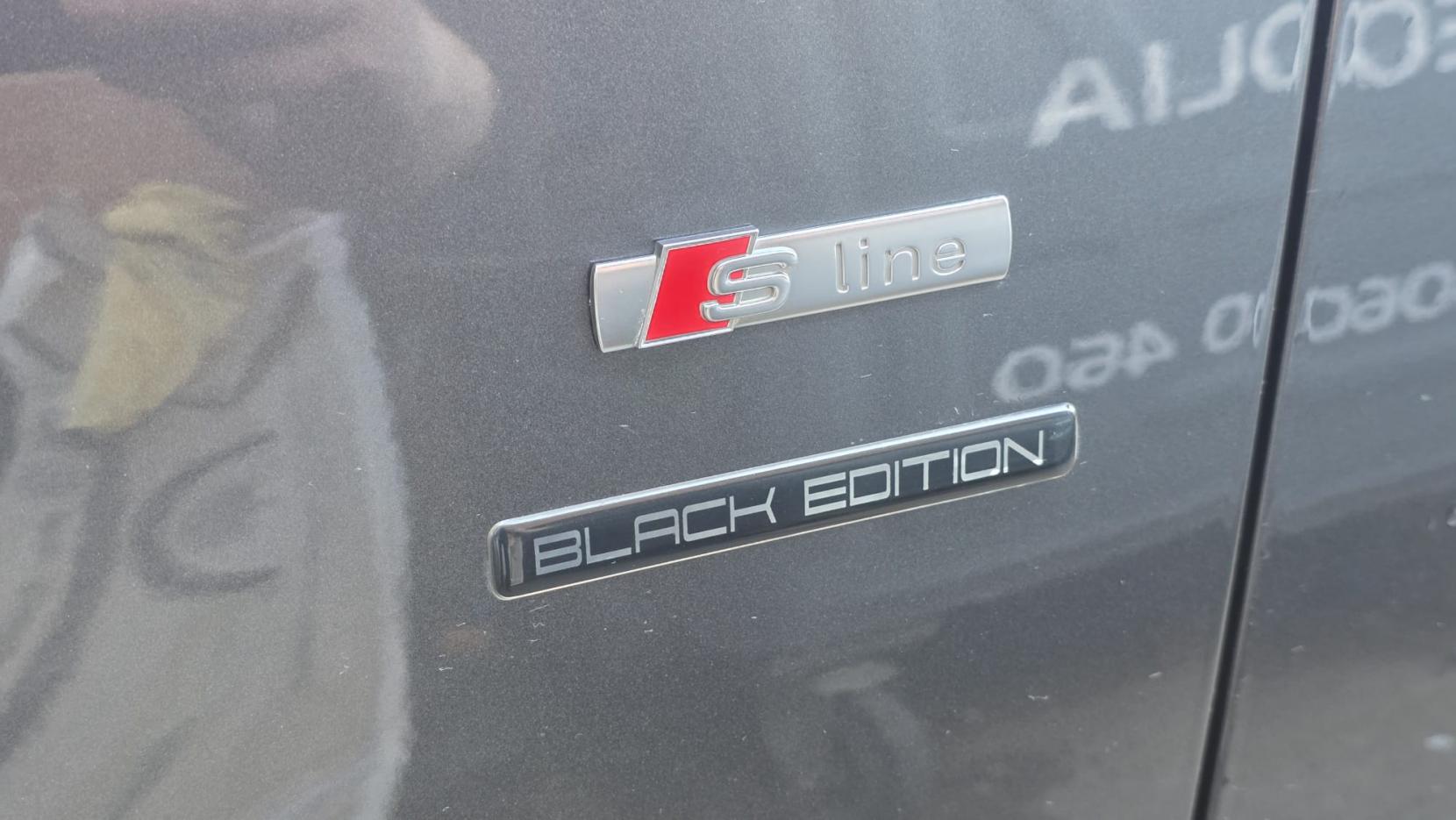 Audi A4 Avant 3.0 TDI V6 Black Edition Estate 5dr Diesel S Tronic quattro Euro 5 (s/s) (245 ps)