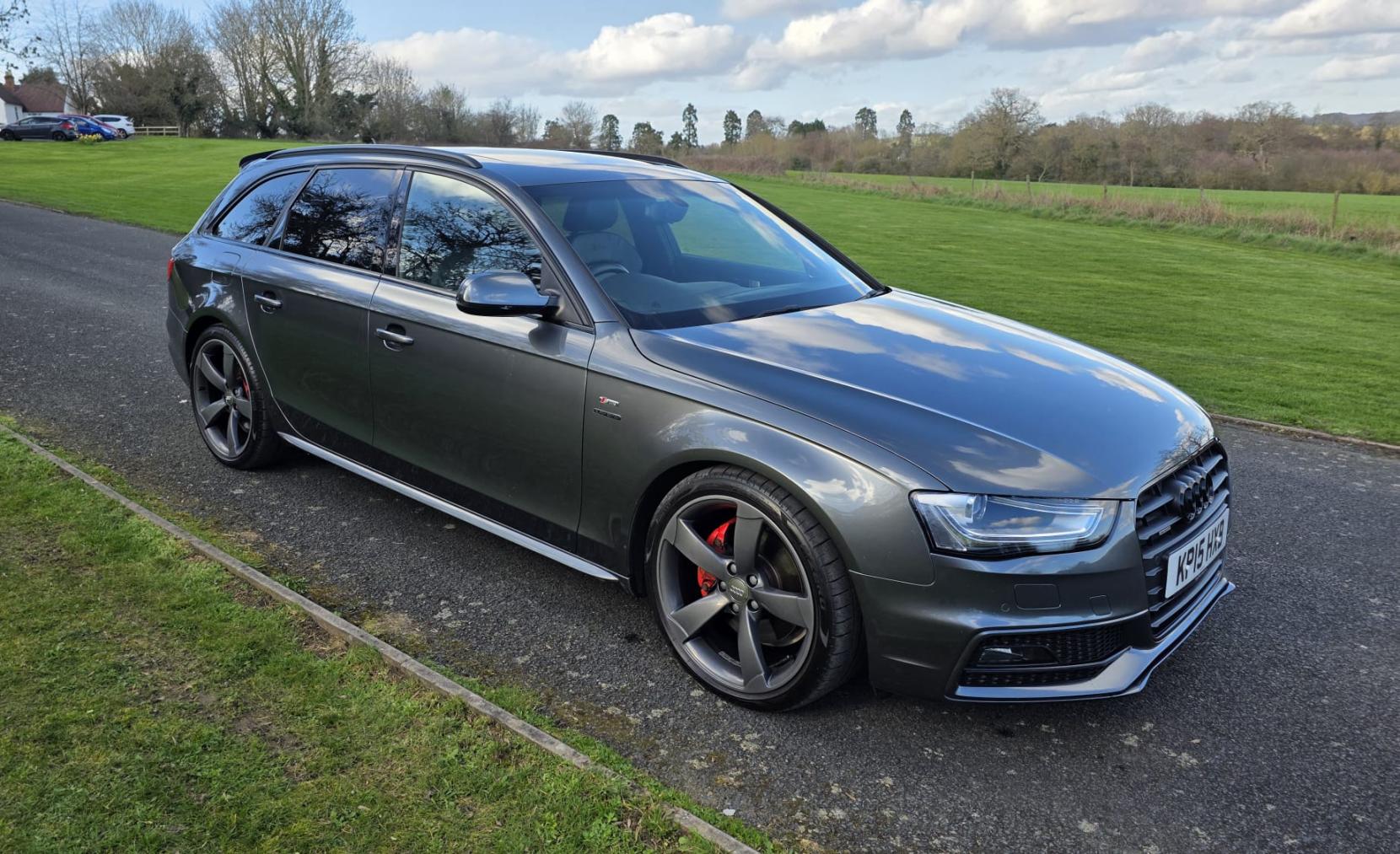 Audi A4 Avant 3.0 TDI V6 Black Edition Estate 5dr Diesel S Tronic quattro Euro 5 (s/s) (245 ps)