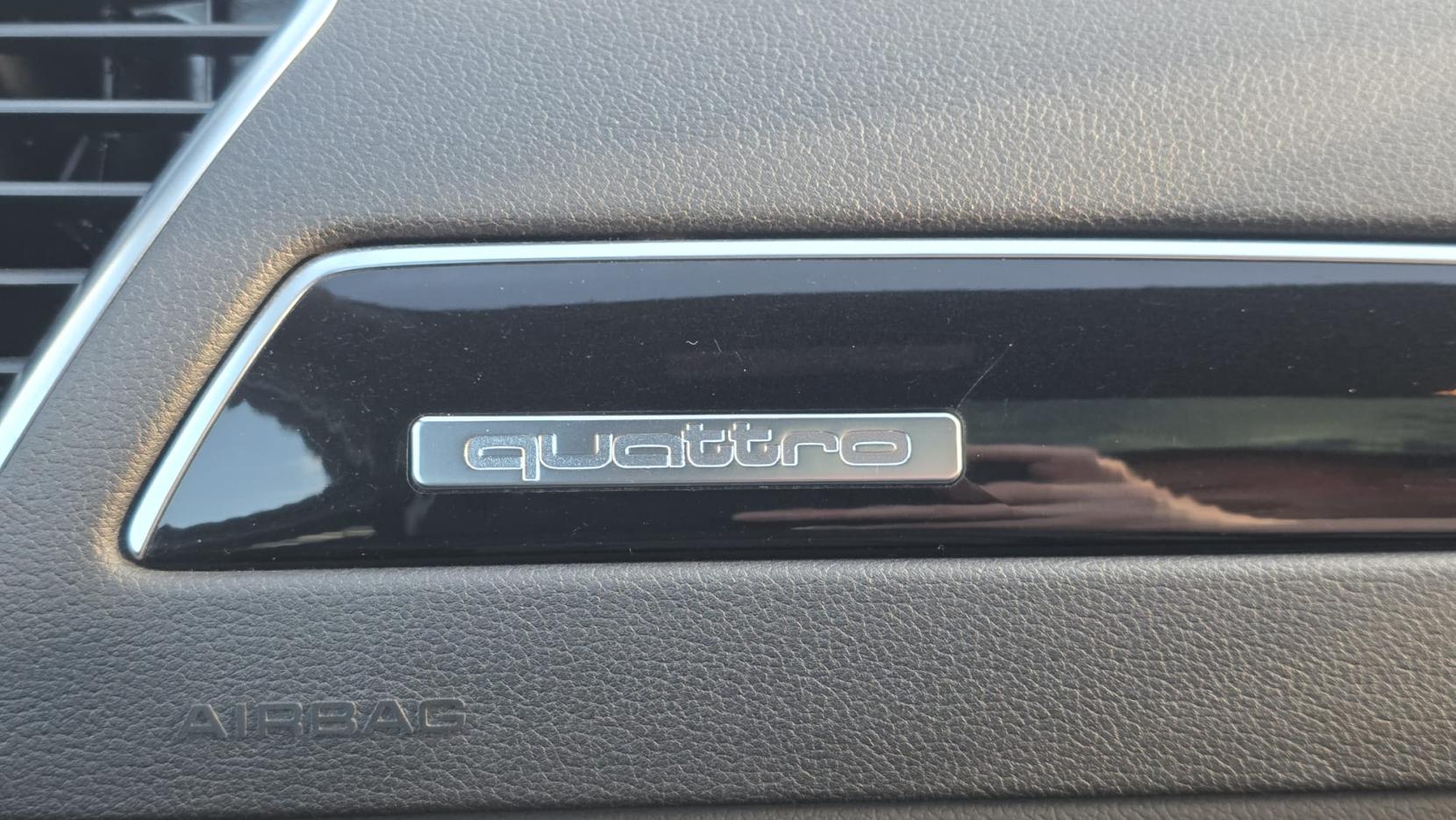 Audi A4 Avant 3.0 TDI V6 Black Edition Estate 5dr Diesel S Tronic quattro Euro 5 (s/s) (245 ps)