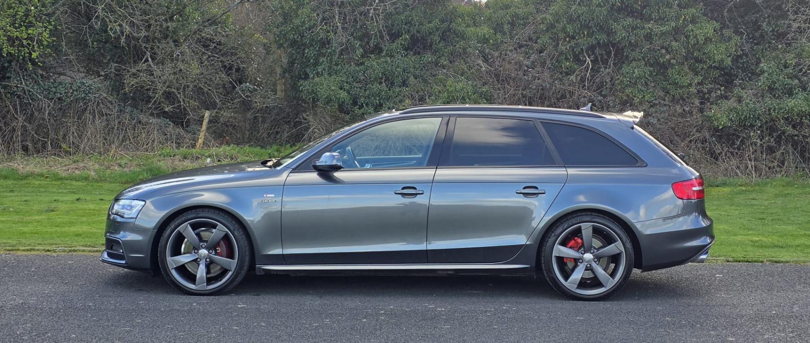 Audi A4 Avant 3.0 TDI V6 Black Edition Estate 5dr Diesel S Tronic quattro Euro 5 (s/s) (245 ps)