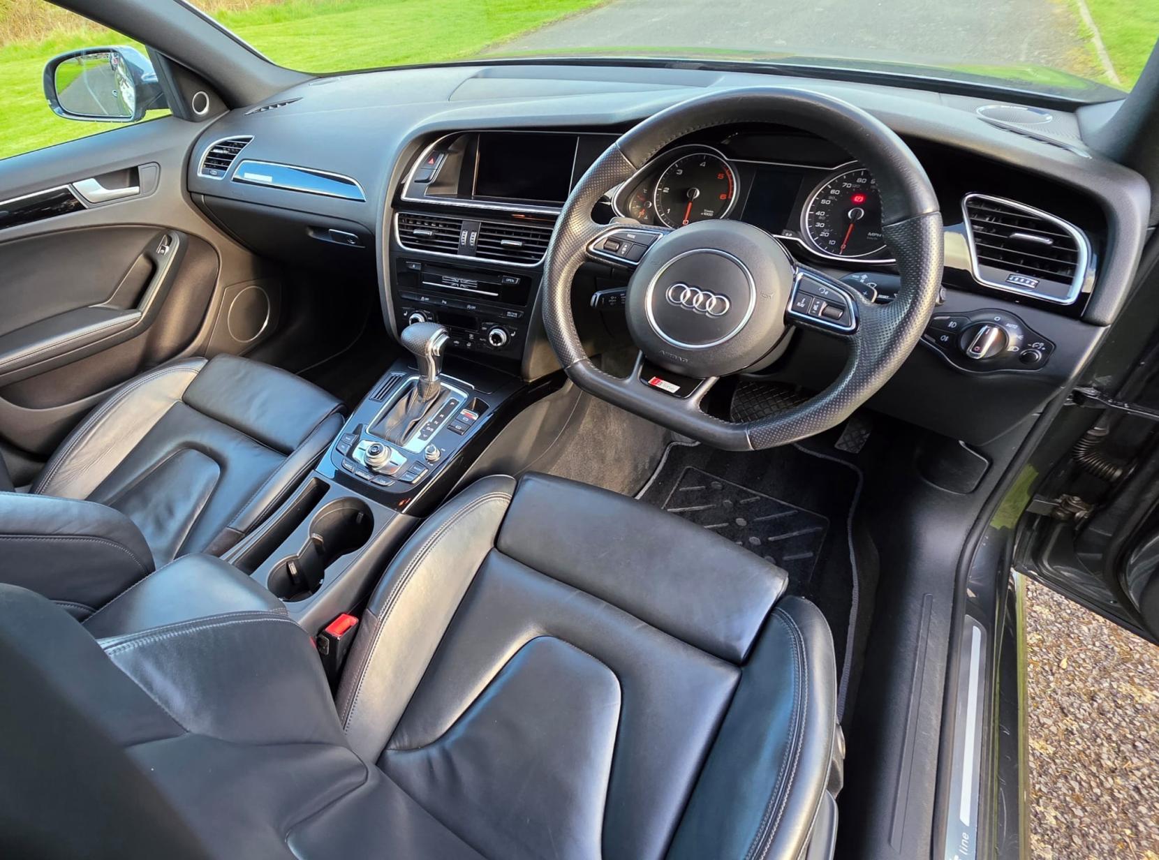 Audi A4 Avant 3.0 TDI V6 Black Edition Estate 5dr Diesel S Tronic quattro Euro 5 (s/s) (245 ps)