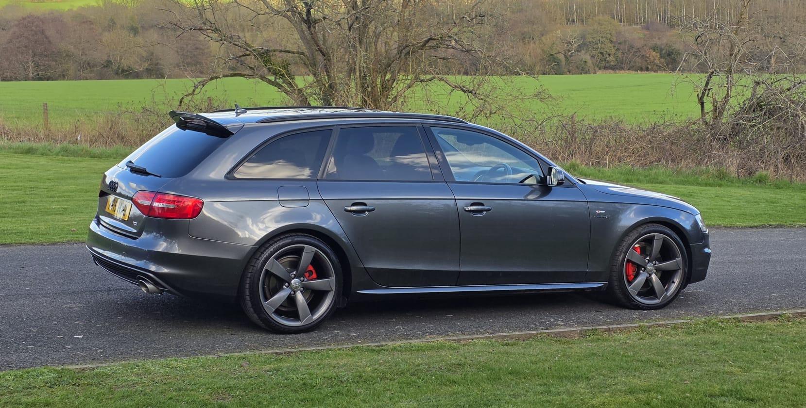 Audi A4 Avant 3.0 TDI V6 Black Edition Estate 5dr Diesel S Tronic quattro Euro 5 (s/s) (245 ps)