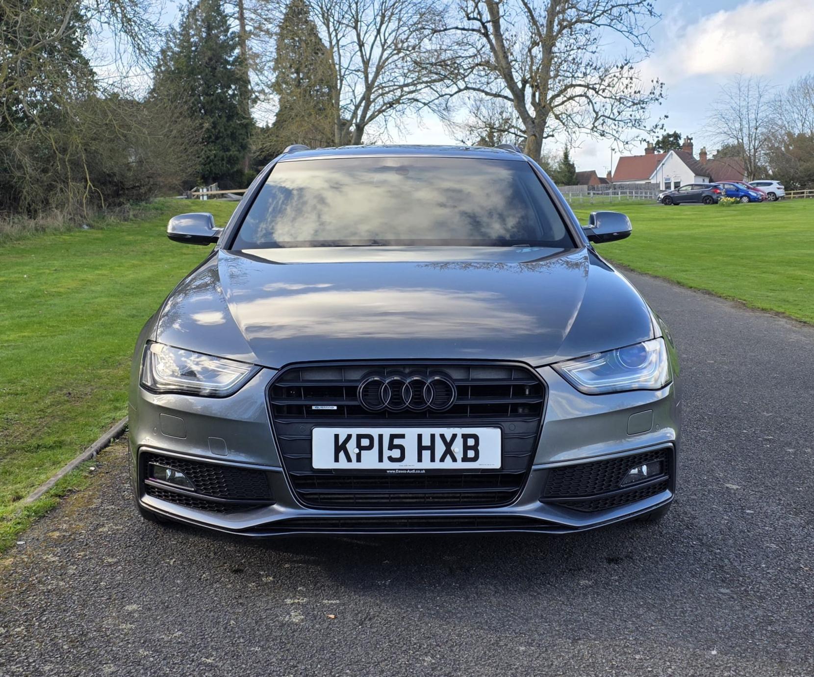 Audi A4 Avant 3.0 TDI V6 Black Edition Estate 5dr Diesel S Tronic quattro Euro 5 (s/s) (245 ps)