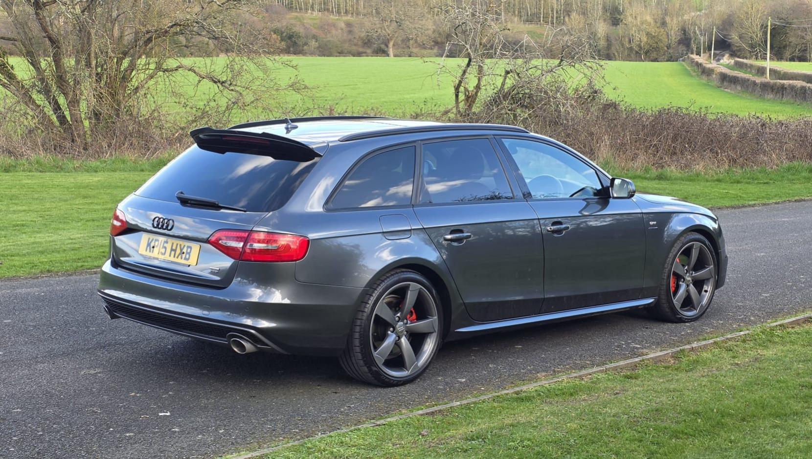 Audi A4 Avant 3.0 TDI V6 Black Edition Estate 5dr Diesel S Tronic quattro Euro 5 (s/s) (245 ps)
