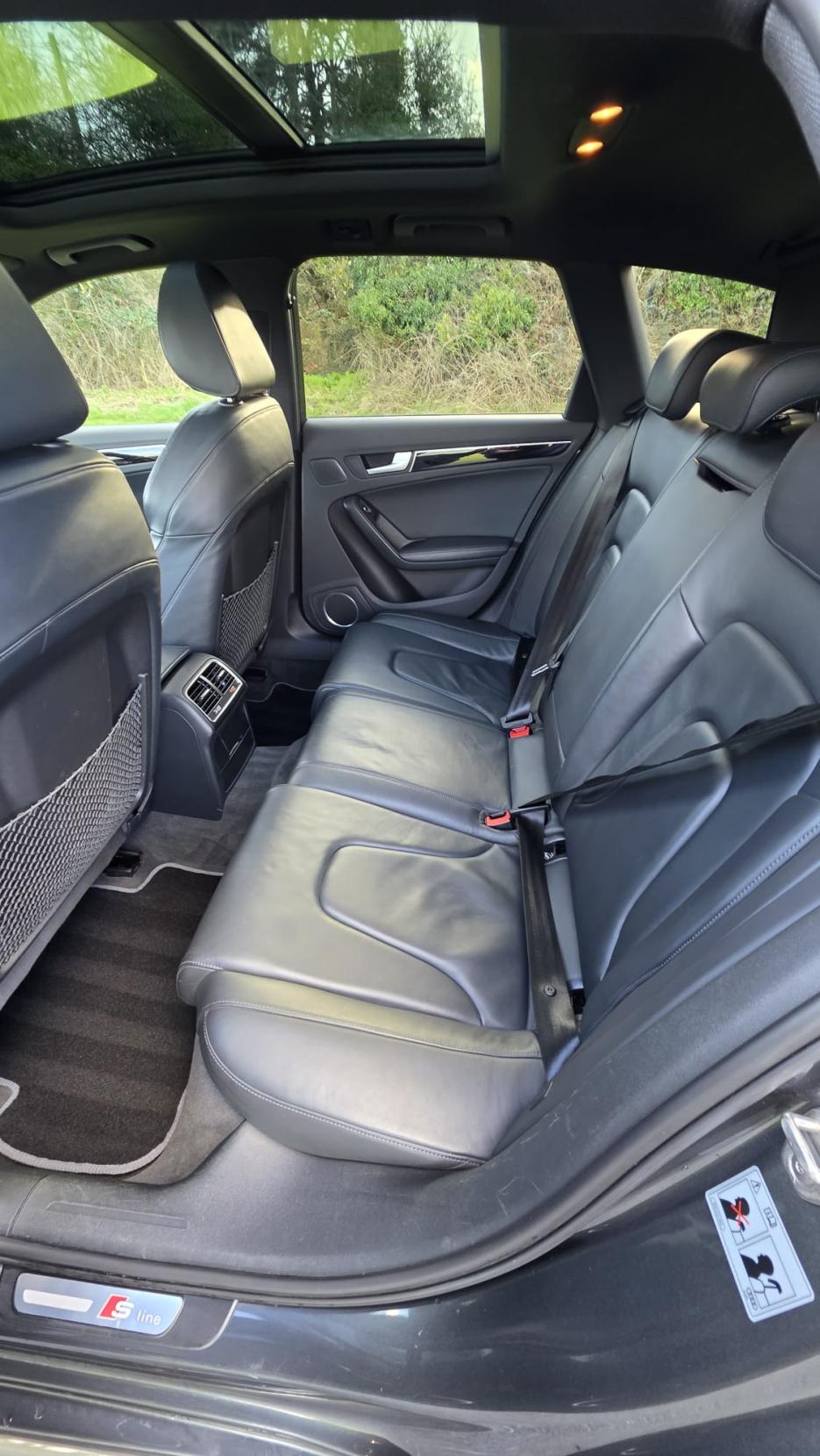 Audi A4 Avant 3.0 TDI V6 Black Edition Estate 5dr Diesel S Tronic quattro Euro 5 (s/s) (245 ps)