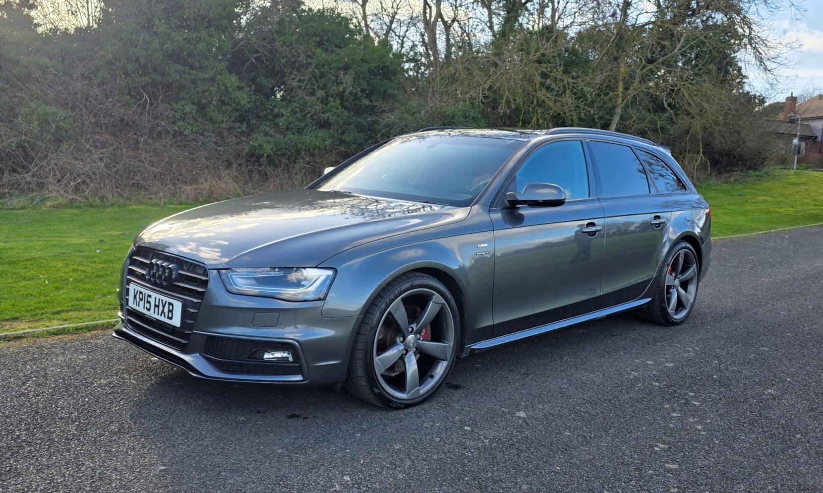 Audi A4 Avant 3.0 TDI V6 Black Edition Estate 5dr Diesel S Tronic quattro Euro 5 (s/s) (245 ps)