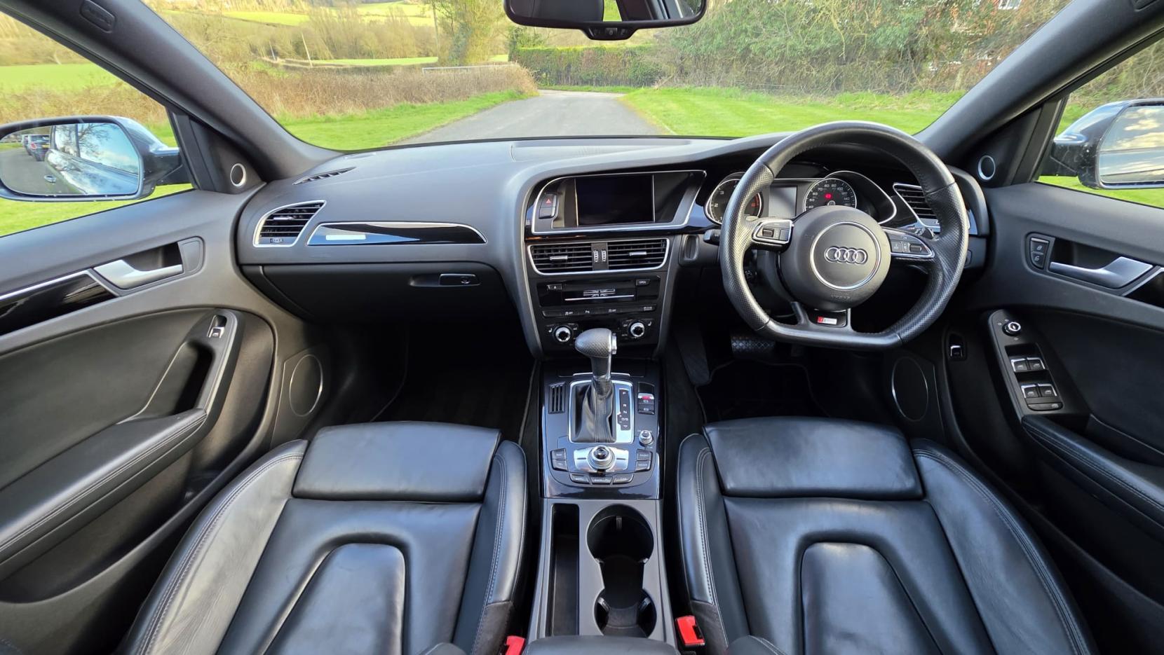 Audi A4 Avant 3.0 TDI V6 Black Edition Estate 5dr Diesel S Tronic quattro Euro 5 (s/s) (245 ps)