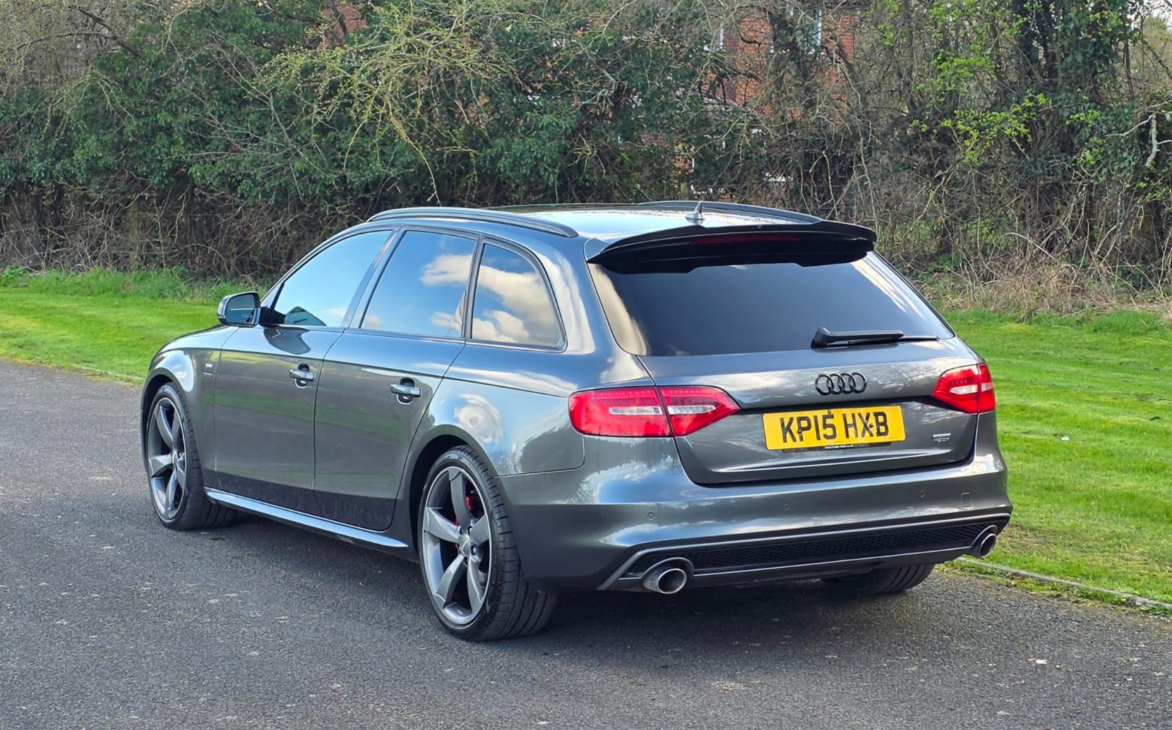 Audi A4 Avant 3.0 TDI V6 Black Edition Estate 5dr Diesel S Tronic quattro Euro 5 (s/s) (245 ps)