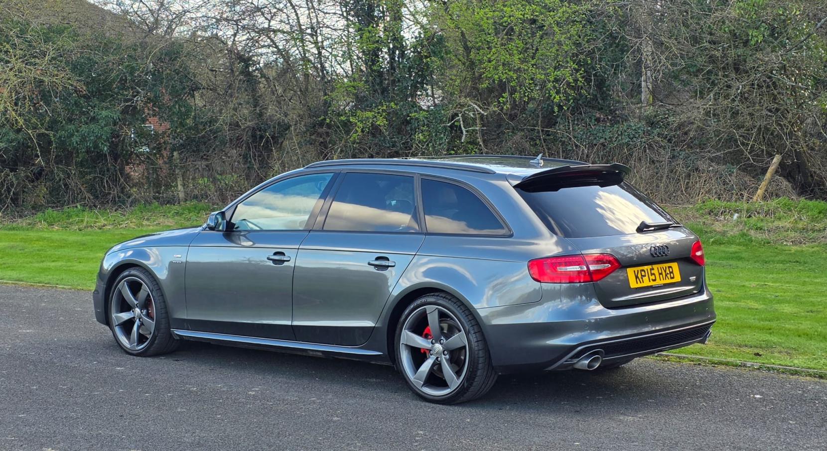 Audi A4 Avant 3.0 TDI V6 Black Edition Estate 5dr Diesel S Tronic quattro Euro 5 (s/s) (245 ps)