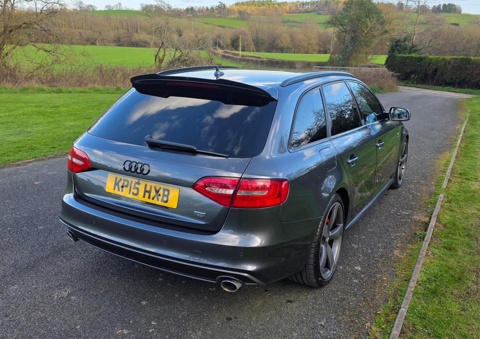 Audi A4 Avant 3.0 TDI V6 Black Edition Estate 5dr Diesel S Tronic quattro Euro 5 (s/s) (245 ps)