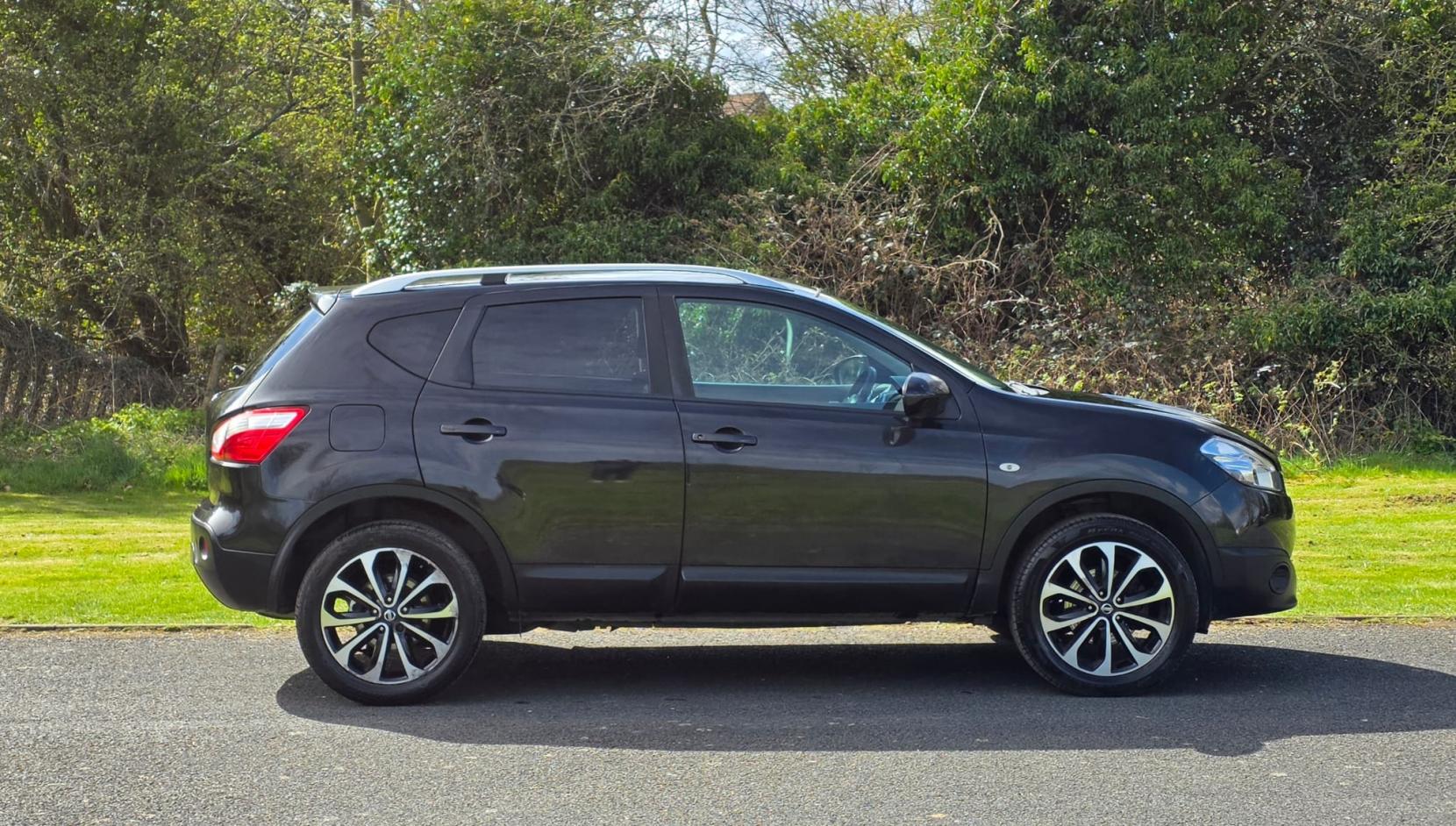 Nissan Qashqai 1.6 n-tec SUV 5dr Petrol Manual 2WD Euro 5 (117 ps)