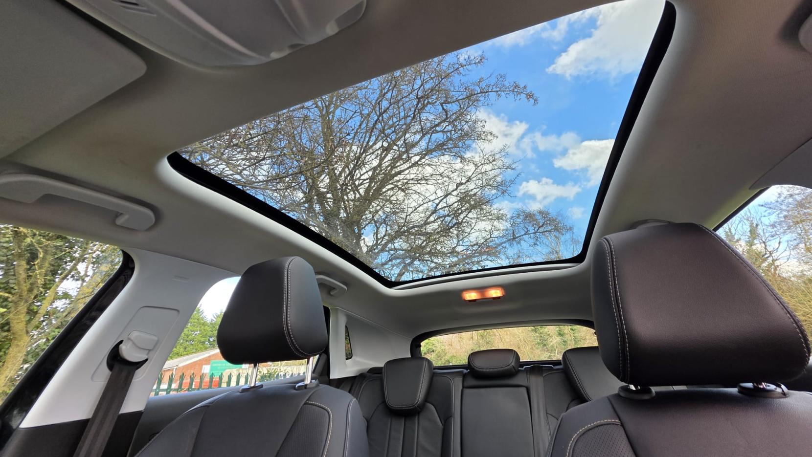 Vauxhall Grandland X 1.2 Turbo Elite Nav SUV 5dr Petrol Auto 8Spd Euro 6 (s/s) (130 ps)