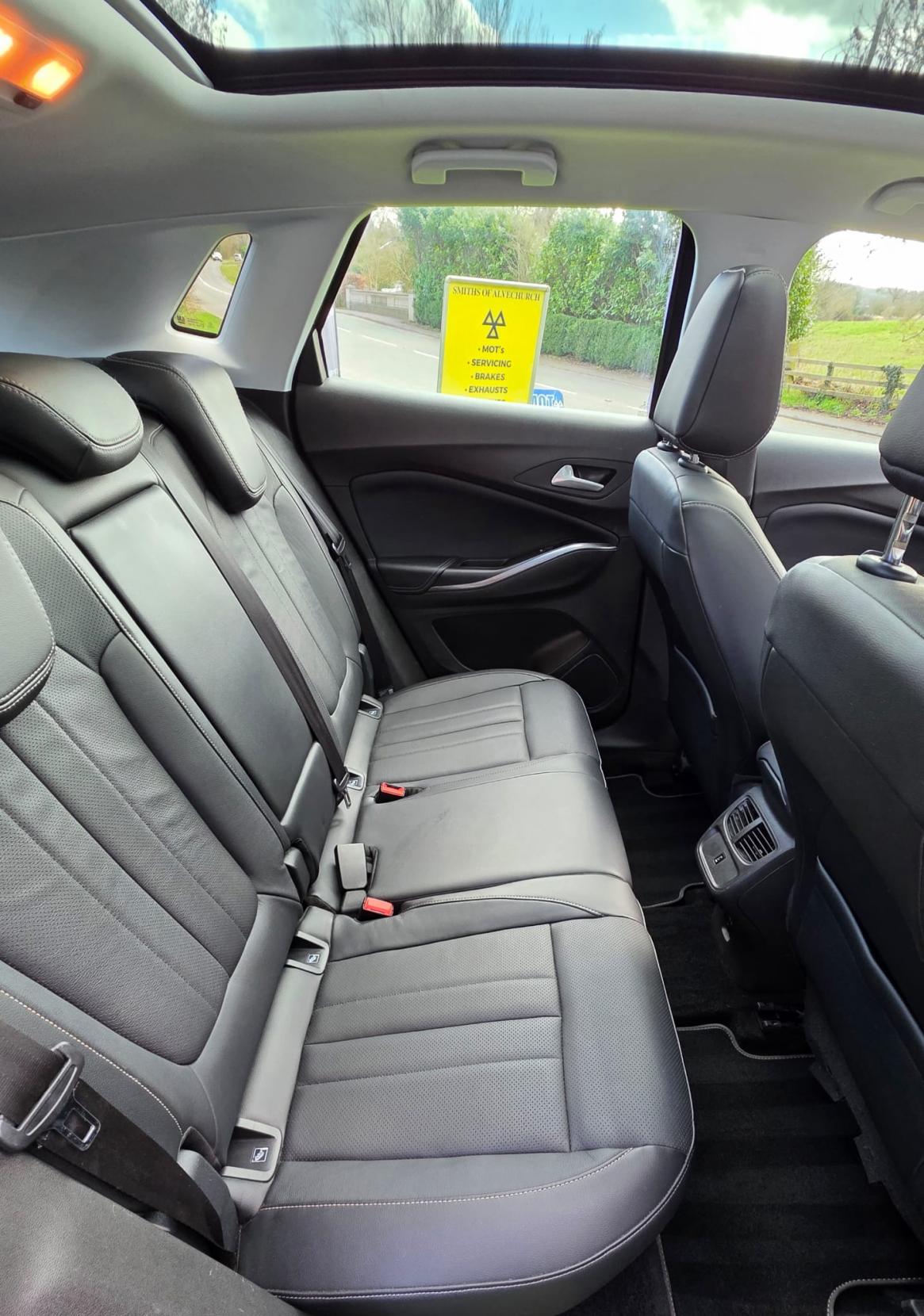 Vauxhall Grandland X 1.2 Turbo Elite Nav SUV 5dr Petrol Auto 8Spd Euro 6 (s/s) (130 ps)