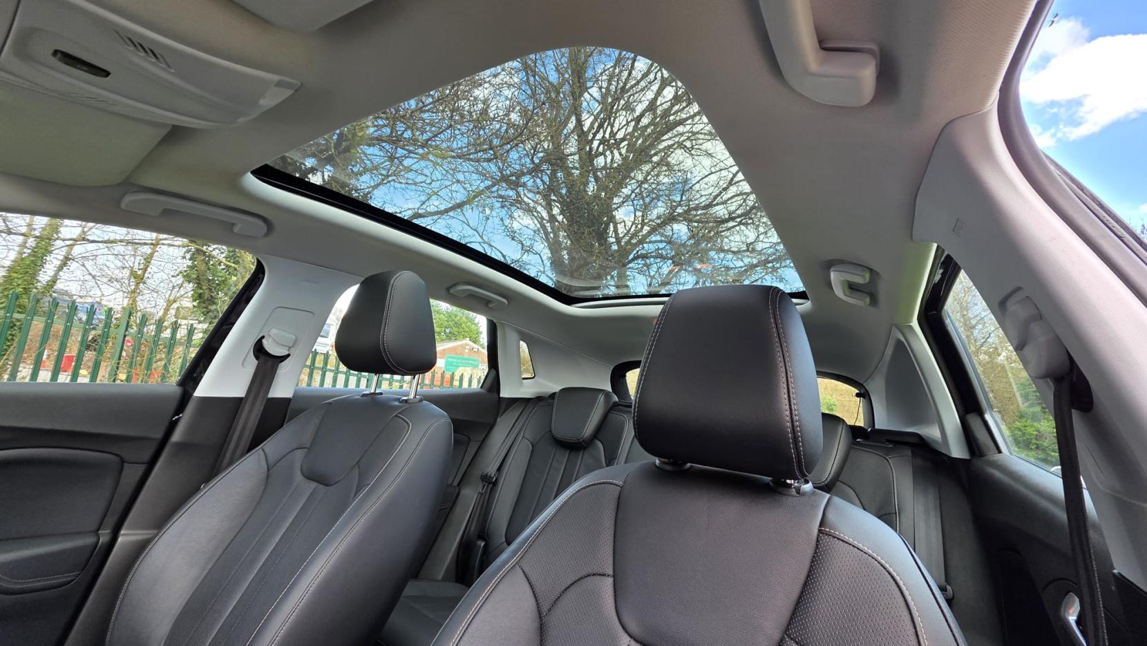 Vauxhall Grandland X 1.2 Turbo Elite Nav SUV 5dr Petrol Auto 8Spd Euro 6 (s/s) (130 ps)