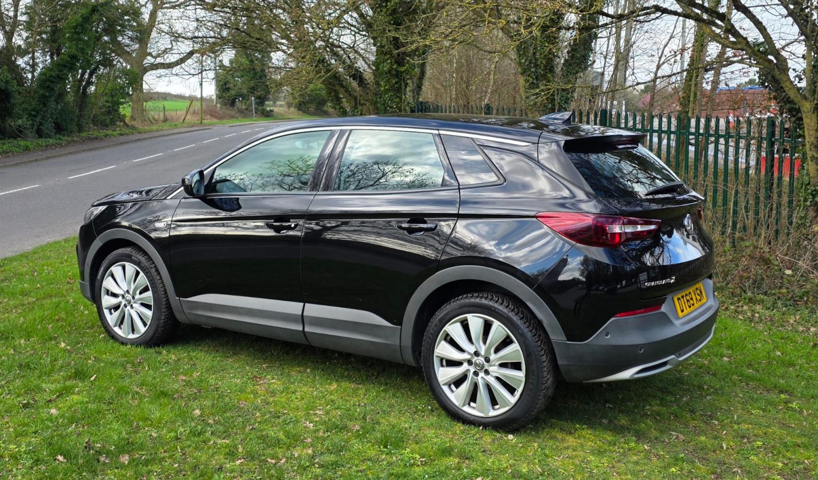 Vauxhall Grandland X 1.2 Turbo Elite Nav SUV 5dr Petrol Auto 8Spd Euro 6 (s/s) (130 ps)