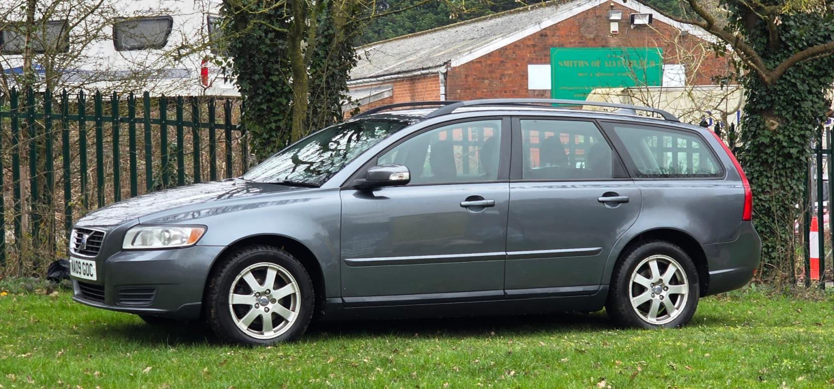 Volvo V50 1.6D DRIVe S Estate 5dr Diesel Manual Euro 4 (109 ps)