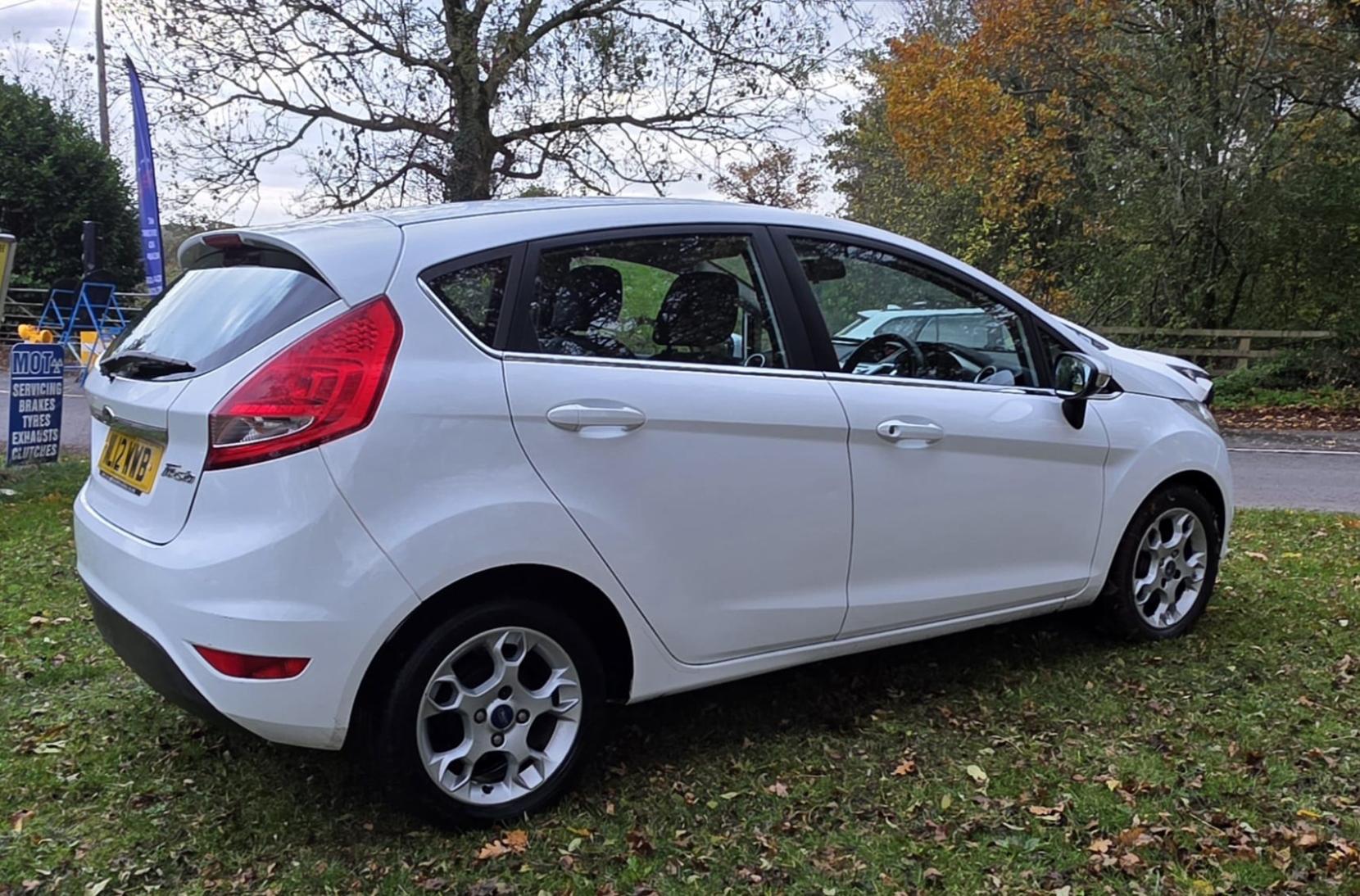 Ford Fiesta 1.25 Zetec Hatchback 5dr Petrol Manual (129 g/km, 81 bhp)