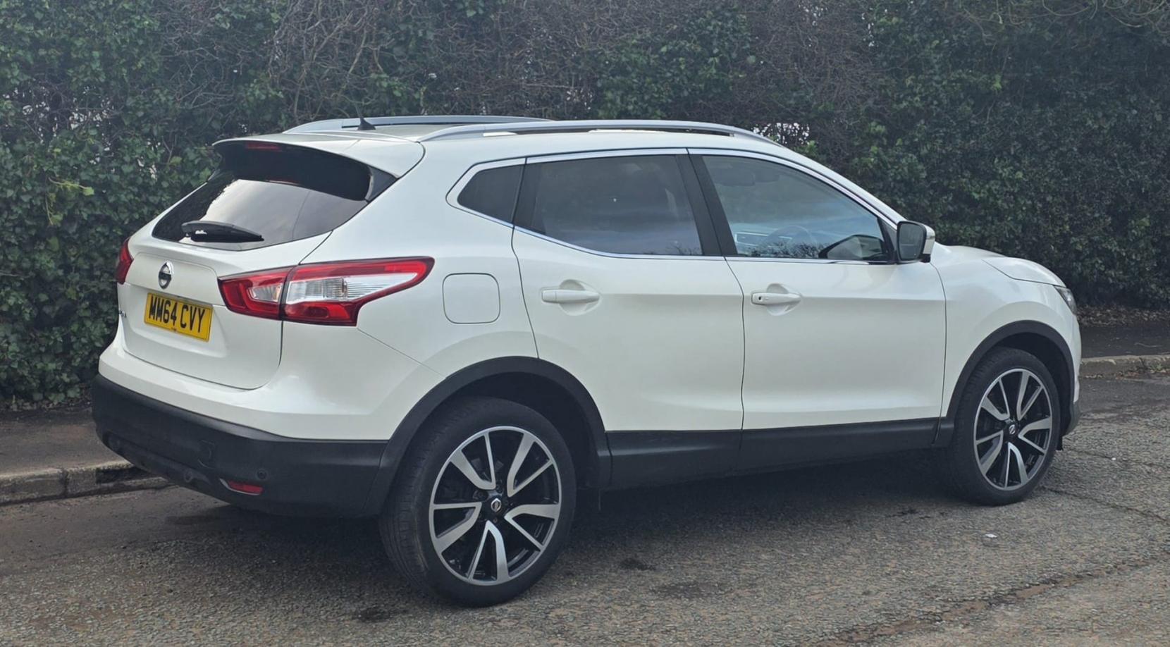 Nissan Qashqai 1.6 dCi Tekna SUV 5dr Diesel XTRON 2WD Euro 5 (s/s) (130 ps)