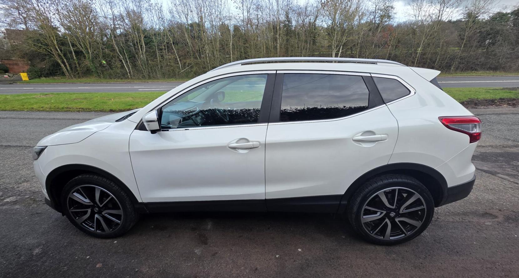 Nissan Qashqai 1.6 dCi Tekna SUV 5dr Diesel XTRON 2WD Euro 5 (s/s) (130 ps)