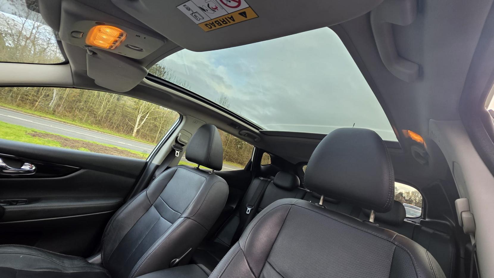 Nissan Qashqai 1.6 dCi Tekna SUV 5dr Diesel XTRON 2WD Euro 5 (s/s) (130 ps)