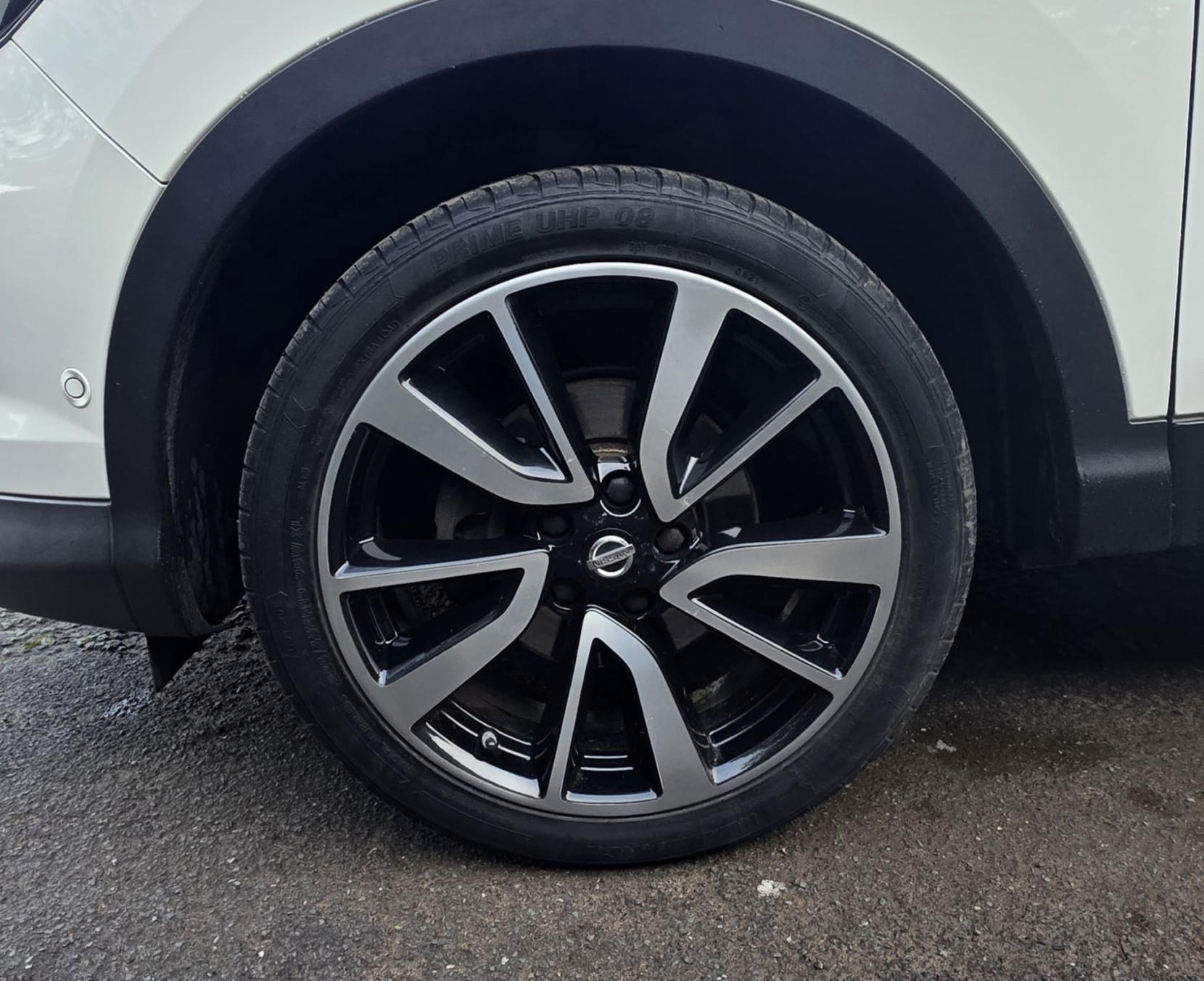 Nissan Qashqai 1.6 dCi Tekna SUV 5dr Diesel XTRON 2WD Euro 5 (s/s) (130 ps)