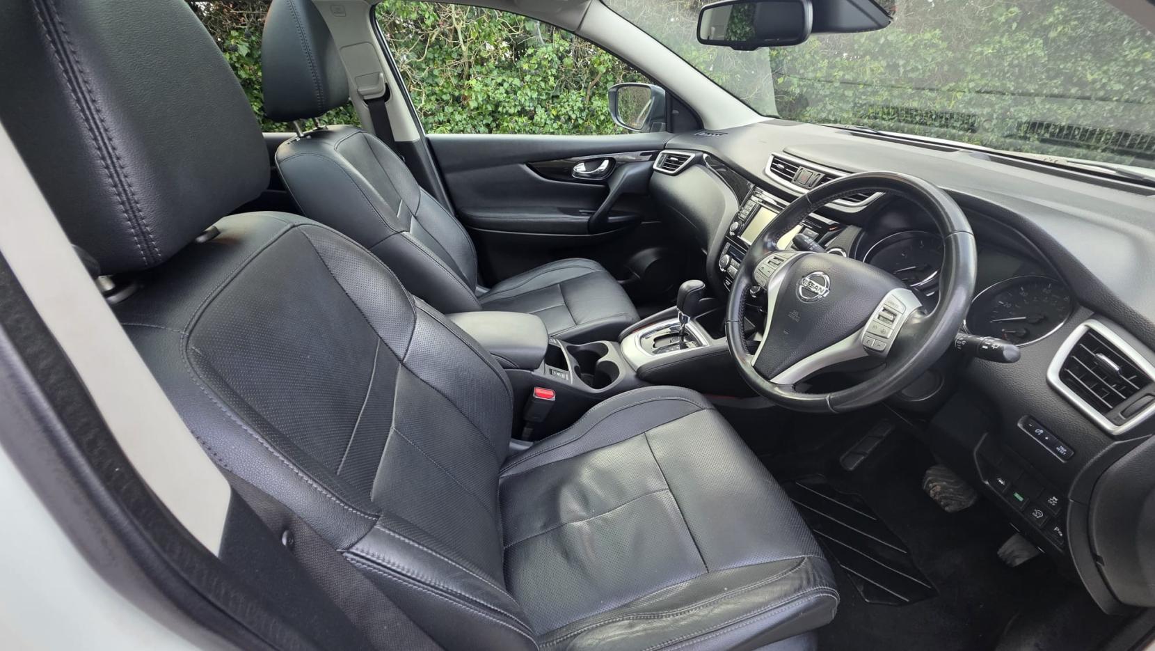 Nissan Qashqai 1.6 dCi Tekna SUV 5dr Diesel XTRON 2WD Euro 5 (s/s) (130 ps)