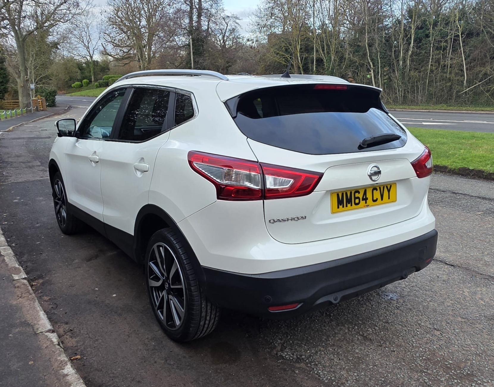 Nissan Qashqai 1.6 dCi Tekna SUV 5dr Diesel XTRON 2WD Euro 5 (s/s) (130 ps)