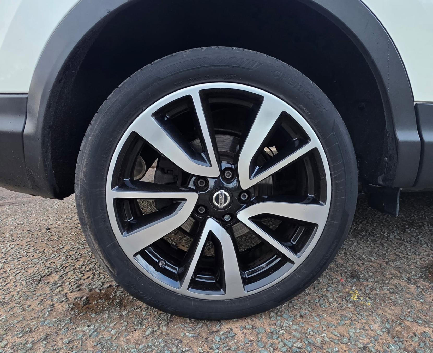 Nissan Qashqai 1.6 dCi Tekna SUV 5dr Diesel XTRON 2WD Euro 5 (s/s) (130 ps)