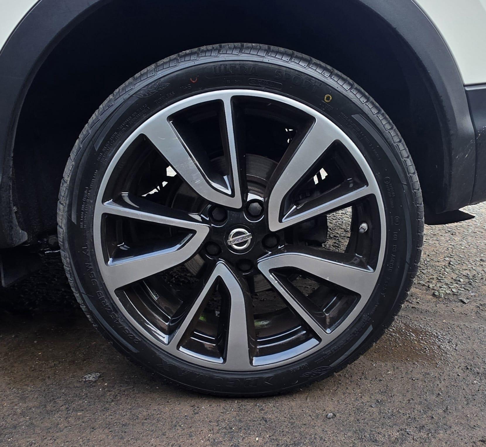 Nissan Qashqai 1.6 dCi Tekna SUV 5dr Diesel XTRON 2WD Euro 5 (s/s) (130 ps)